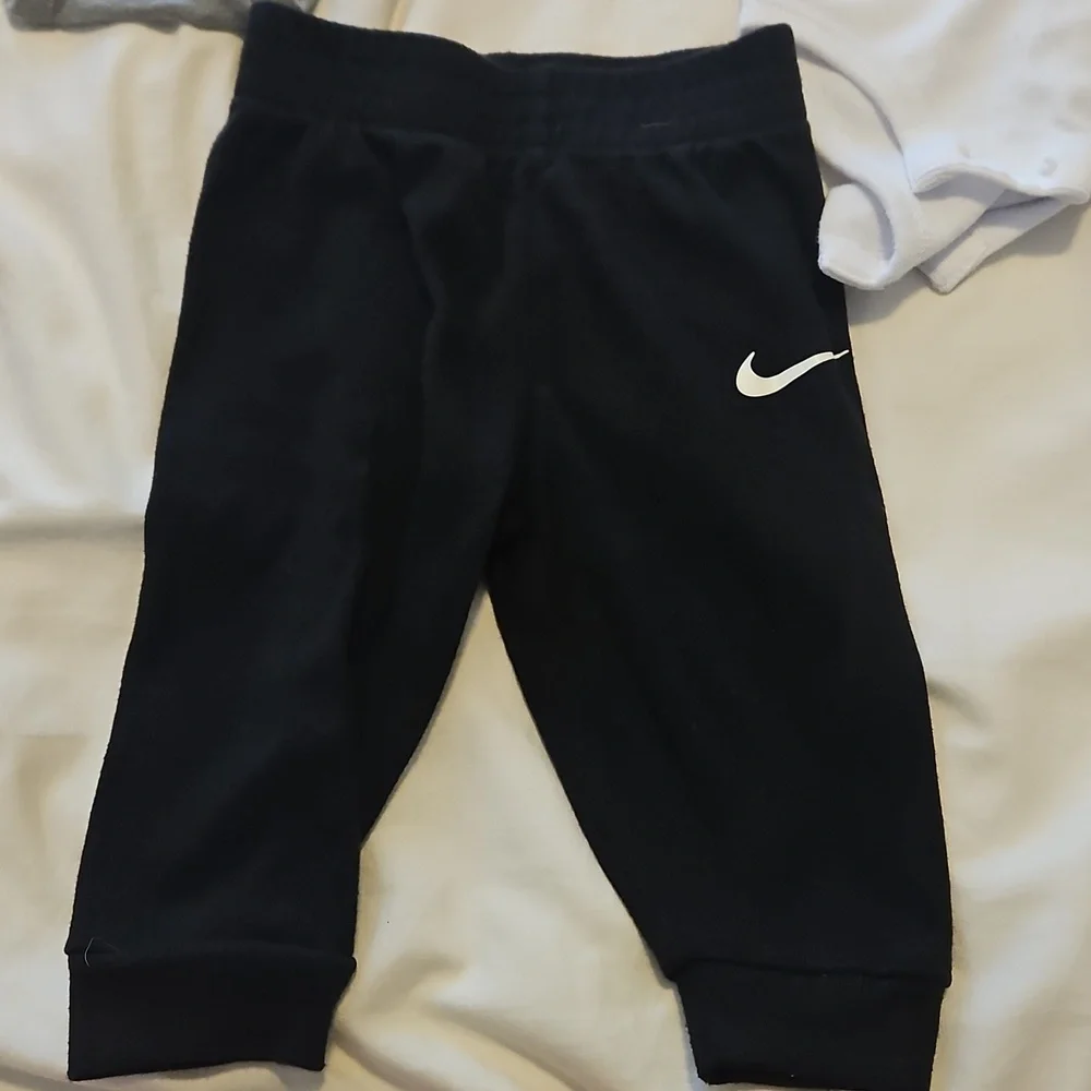 Baby Nike Baby Apparel Set - Tan, Gray, White, Black - Picture 6 of 7